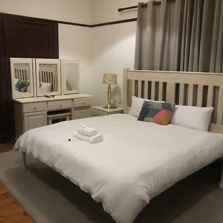 Queenspark Lodge Bloemfontein Bagian luar foto